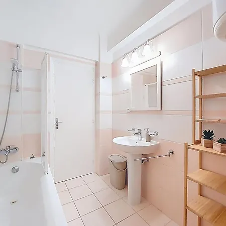 Le Veran By Interhome Apartman Nizza